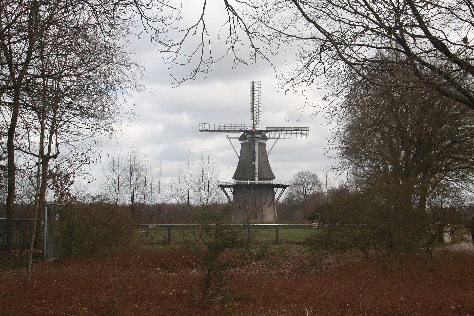 Molen De Star, de achtkante stellingkorenmolen van Balkbrug